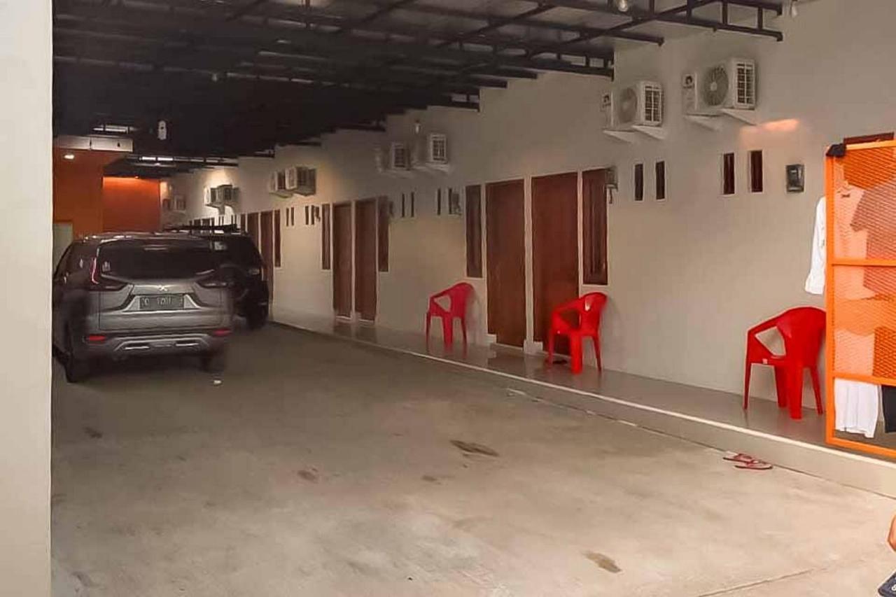 RedDoorz Syariah @ Haurgeulis Hotel Baoen Bagian luar foto